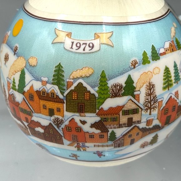 Hallmark Keepsake The Love Filled Home Ornament Unbreakable Satin Ball 1979 - Picture 2 of 7